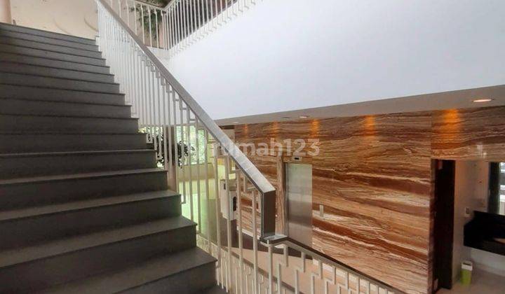 Gedung Komersial 4 Lantai Siap Pakai Posisi Hook Di Tebet Barat
Selangkah Ke Gatot Soebroto
Lingkungan pusat bisnis dan niaga di area Jl Gatot Subroto, Tebet dan Kuningan
 2