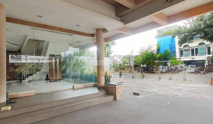 Gedung Komersial 4 Lantai Siap Pakai Posisi Hook Di Tebet Barat
Selangkah Ke Gatot Soebroto
Lingkungan pusat bisnis dan niaga di area Jl Gatot Subroto, Tebet dan Kuningan
 5