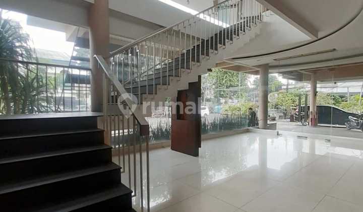Gedung Komersial 4 Lantai Siap Pakai Posisi Hook Di Tebet Barat
Selangkah Ke Gatot Soebroto
Lingkungan pusat bisnis dan niaga di area Jl Gatot Subroto, Tebet dan Kuningan
 3