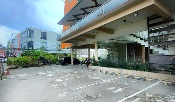 Gedung Komersial 4 Lantai Siap Pakai Posisi Hook Di Tebet Barat
Selangkah Ke Gatot Soebroto
Lingkungan pusat bisnis dan niaga di area Jl Gatot Subroto, Tebet dan Kuningan
 18