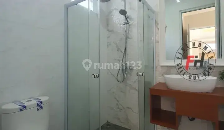 TURUN HARGA
RUMAH BARU DALAM KOMPLEK, SIAP HUNI, AREA STRATEGIS DI BINTARO JAYA 5