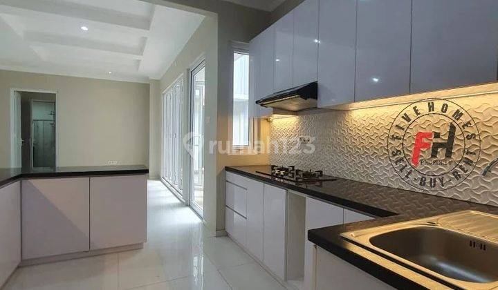 TURUN HARGA
RUMAH BARU DALAM KOMPLEK, SIAP HUNI, AREA STRATEGIS DI BINTARO JAYA 9