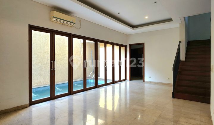 Rumah Cantik Di Kemang Dengan Swimming Pool