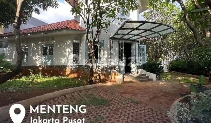 Rumah Luas, Kokoh, Kolonial , Murah Meriah Di Menteng