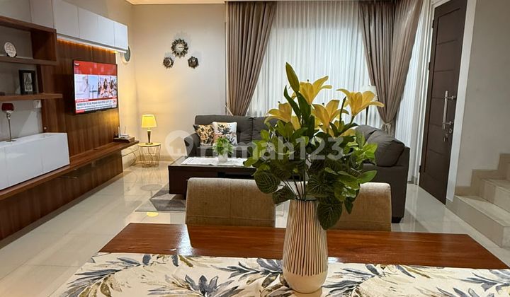 Ready-to-Live House, Newly Renovated Like New, Fully Furnished, Inside a Townhouse in the Pondok Labu Area, A Step Away from Andara Toll Gate, Desari, Very Comfortable and Safe Flood-Free Environment with 24-Hour Security.