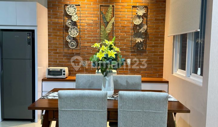 Rumah Siap Huni, Baru Di Renovasi Seperti Baru , Full Furnished, Di Dalam Townhouse Di Pondok Labu Area, Selangkah Ke Pintu Toll Andara, Desari Lingkungan Sangat Nyaman Dan Aman Bebas Banjir Keamanan 24 Jam  2