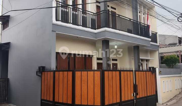 2-Story House in a Hook Position and Very Well-Maintained, Clean Ready to Occupy in Jagakarsa Flood-Free Area, Very Comfortable and Safe Environment, Highly Strategic Location Close to Transmart Cilandak and Near Lenteng Agung KRL Station 2
