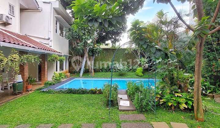 Cilandak EstateReady-to-Live HouseSwimming PoolSpacious YardVery Quiet and Comfortable Environment24-Hour Security