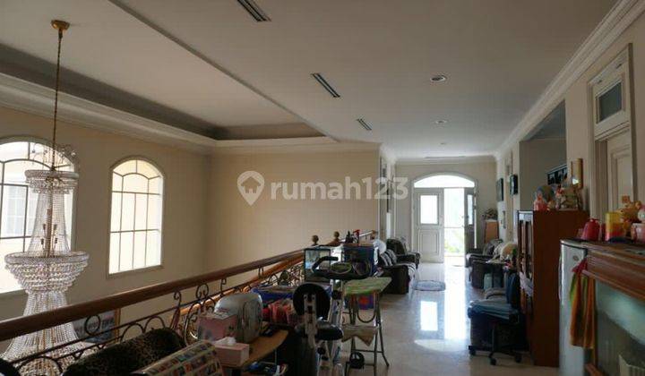 Dijual Rumah di Kuningan, Model Classic Lokasi Premium  1