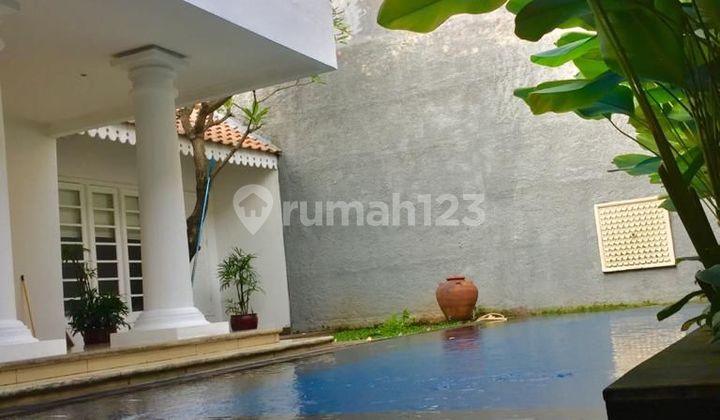 For Sale Nice House in Menteng Strategic Comfortable With Good Feng Shui 2