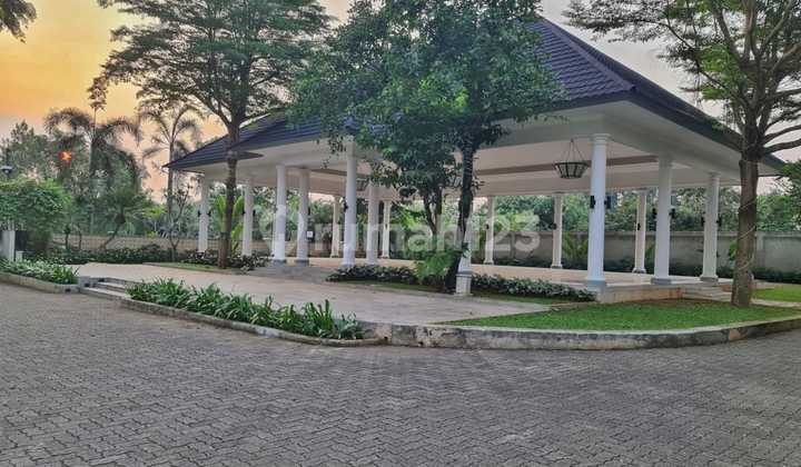 Land and Building for Sale in Jagakarsa, Strategic and Comfortable