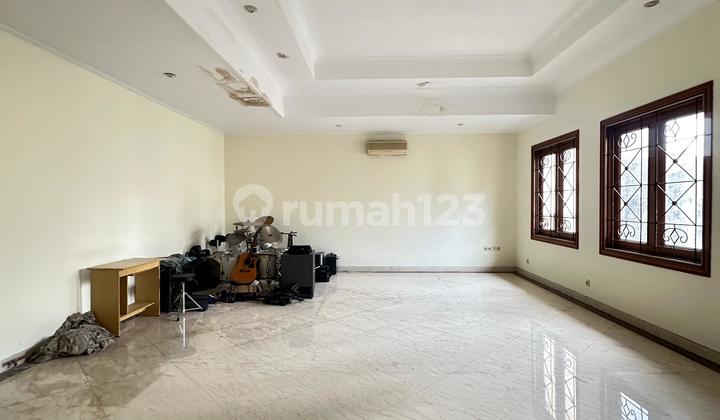 For Sale House in Wijaya Kebayoran Baru, Quiet with One Gate System
