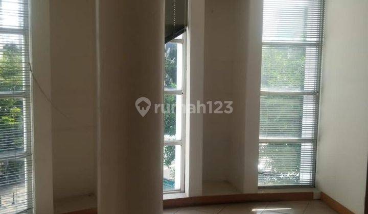 Ruko kantor 4,5 Lantai di Pusat Bisnis, Disewakan di Menteng 1