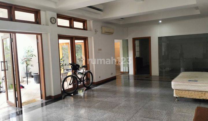 Kantor rumah Dengan Tampilan Artistik Dijual di Cipete Utara 1