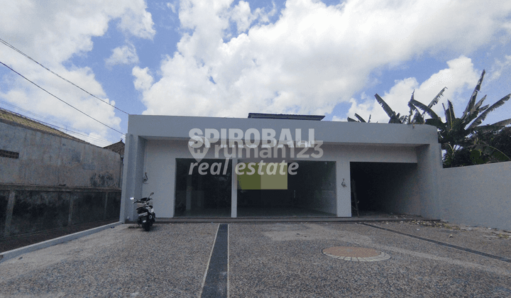 For Lease Spacious Shophouse In Kerobokan 2