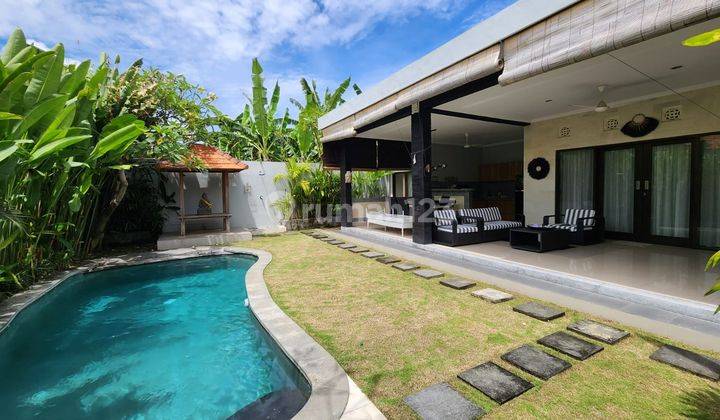 For Lease Beautiful 2 Bedrooms Full Furnished Villa with Open Living Room at Batu Belig