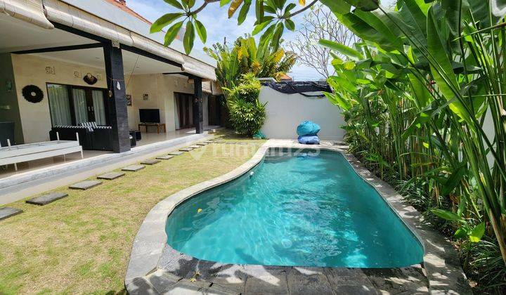 For Lease Beautiful 2 Bedrooms Full Furnished Villa with Open Living Room at Batu Belig 3