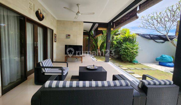 For Lease Beautiful 2 Bedrooms Full Furnished Villa with Open Living Room at Batu Belig 5
