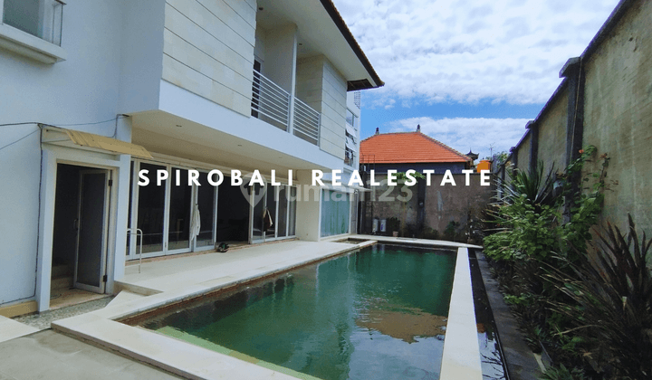 Villa 5 Bedrooms Dekat Pantai Kedonganan Jimbaran 2