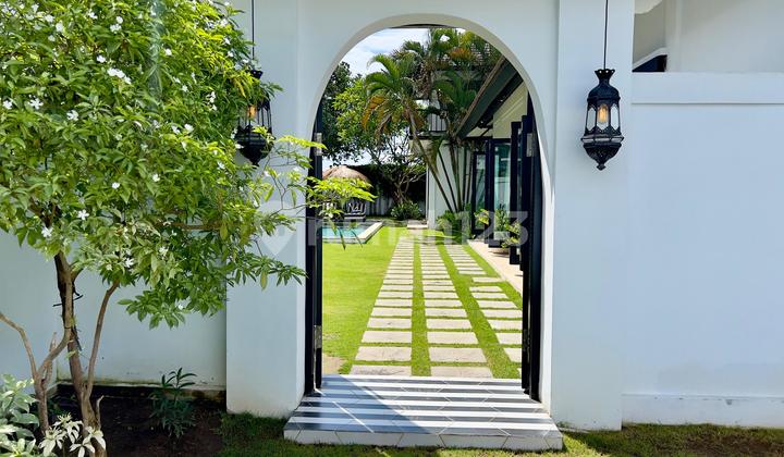 Kepemilikan Penuh Vila Mewah Tropis di Pusat Canggu Dekat Pantai Batu Bolong 2