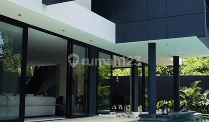 Luxury Villa with 5-Star Facilities for Sale in Pererenan Canggu