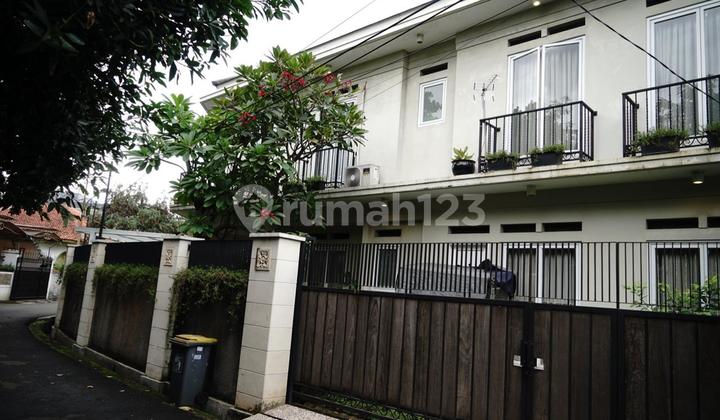 Rumah Bagus Dgn Area Strategis di Kebayoran Lama Jaksel As-17335
