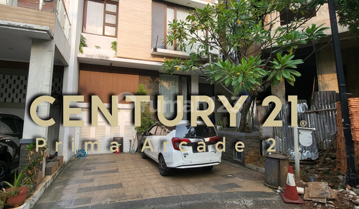 Rumah Strategis Dgn Swimming Pool di Bintaro Tangsel Sc-16189