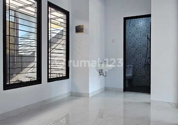 Rumah Emerald Town House jadi tempat nyaman untuk pulang 12253-LR 0811189xxxx 2