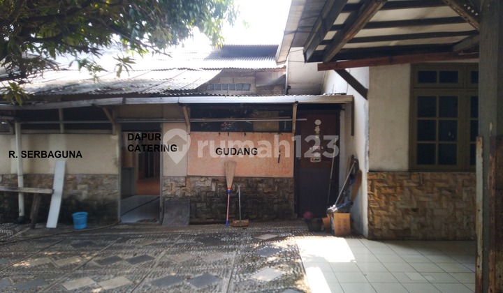 House with Large Yard Hook Position in Pesanggrahan South Jakarta Af16984 House with Large Yard Hook Position in Pesanggrahan South Jakarta Af16984