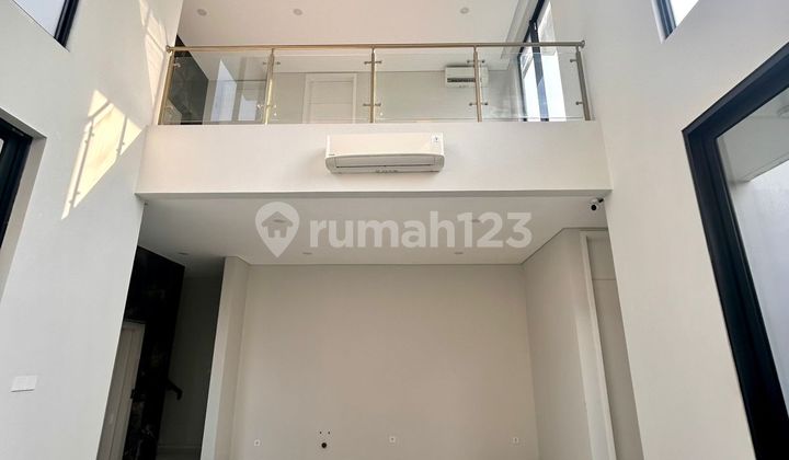 Strategic House Ready to Live In With 3 Floors in Bintaro Tangsel Oc17508