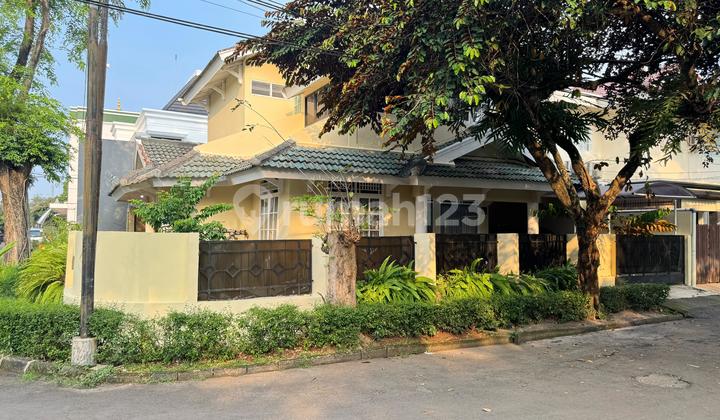 Strategic Position Hook House Ready to Occupy in Bintaro Tangsel Wt-16985 Strategic Position Hook House Ready to Occupy in Bintaro Tangsel Wt-16985