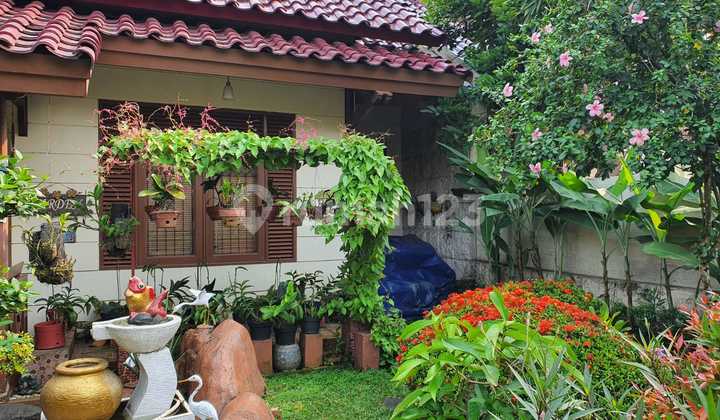 Rumah Strategis dgn Halaman Luas ciputat Tangsel LR-11886