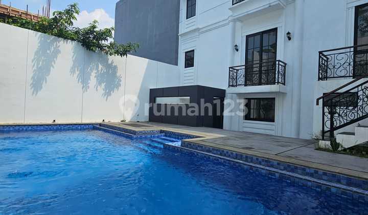 Strategic house in Kebayoran Bintaro with American classic style + Swimming Pool! 10457 Strategic house in Kebayoran Bintaro with American classic style + Swimming Pool! 10457