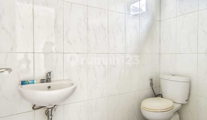 Rumah Strategis Siap Huni 2 Lantai di Bintaro Tangsel Lr-10956 2