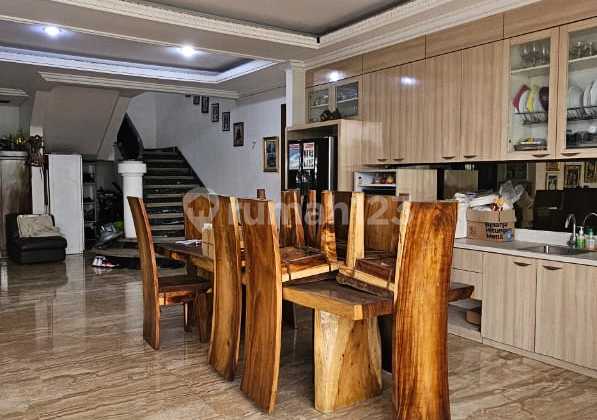Rumah Strategis, Lift, Dekat Jl Metro Pondok Indah Jaksel Lr17175