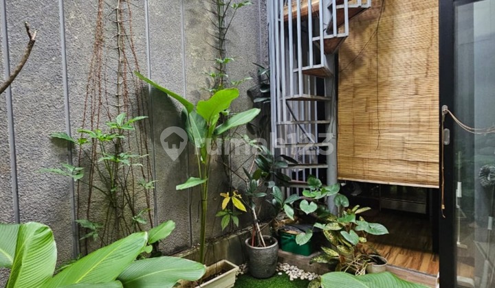 Strategic House near Boulevard Bintaro Tangsel LR-15657