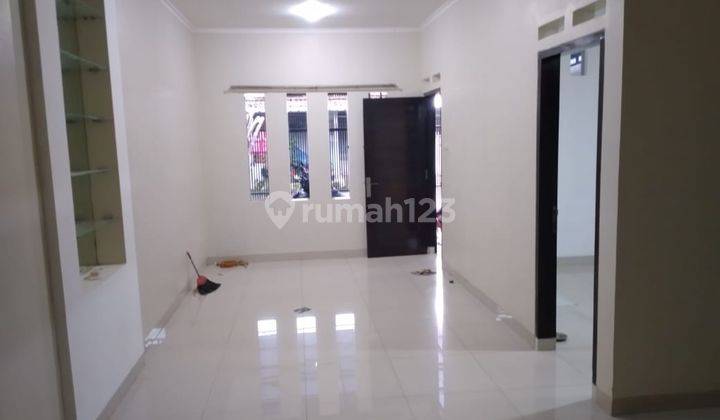 Dijual Rumah Nyaman Asri Sarimanis Sarijadi Bandung 2