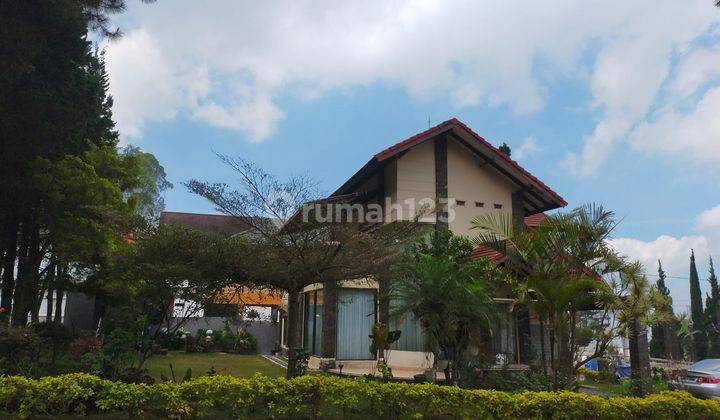 Dijual Rumah Villa Cantik Terawat di Villa Istana Bunga Bandung 1