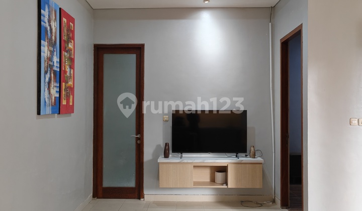 Comfortable House in a Cluster Complex Environment