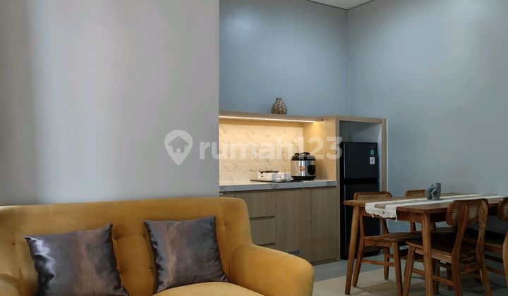 Comfortable House in a Cluster Complex Environment