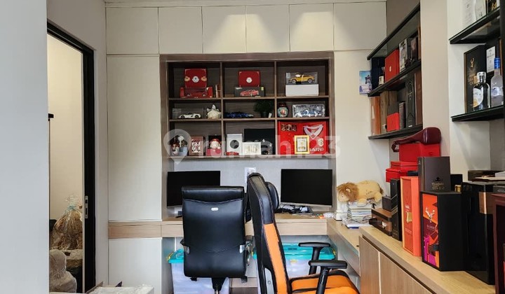 BEST DEAL Rumah PIK Akasia 3 Lantai Full Furnished Rapih Hoek  2