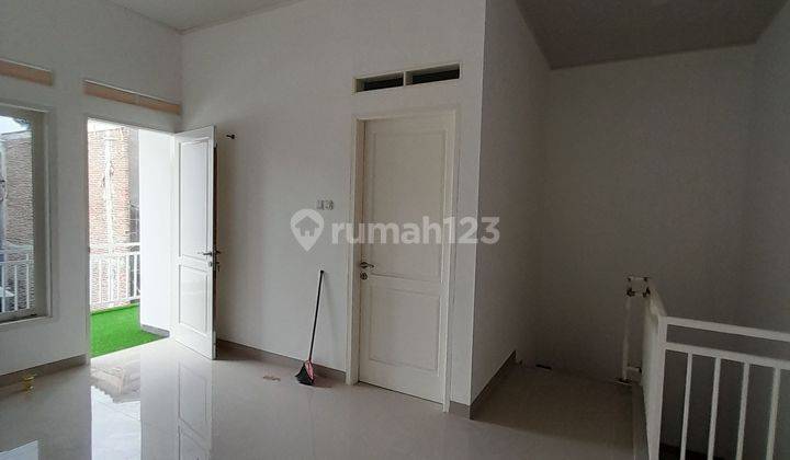 Rumah 2 Lantai Larangan Selatan Kondisi Baru 2