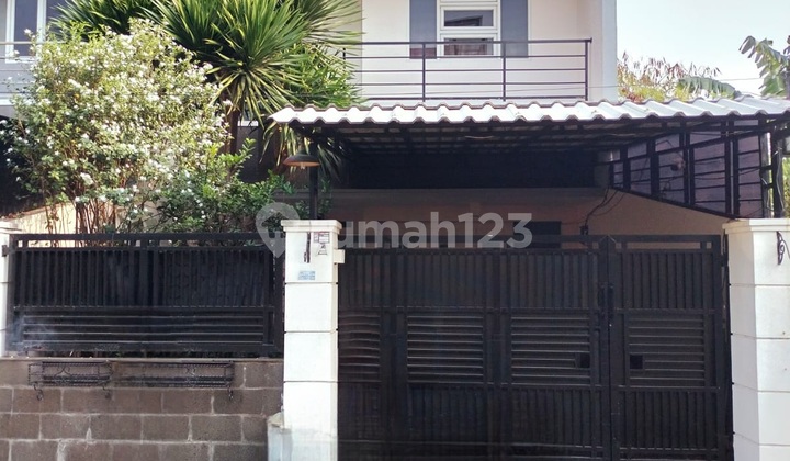 2-Story House in Kejaksaan Squad Area, Near Joglo 2-Story House in Kejaksaan Squad Area, Near Joglo