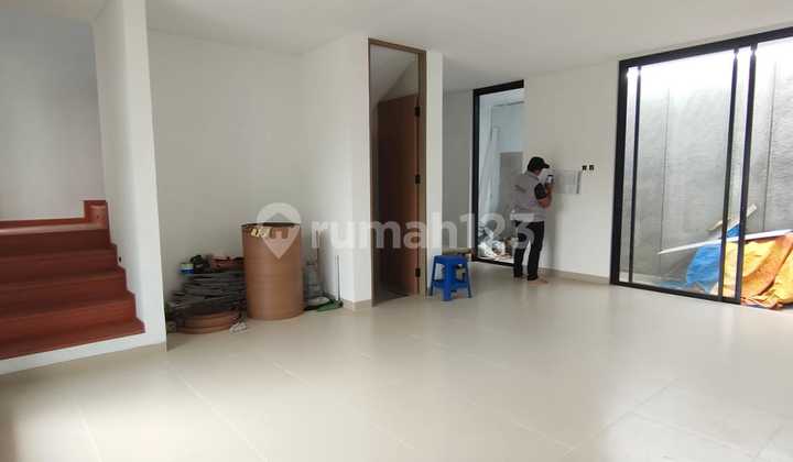 Rumah 2 Lantai Area Joglo Dekat Kembangan Jakbar