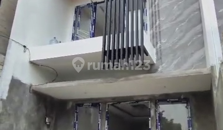 Rumah 2 Lantai Area Meruya Dekat Joglo Jakbar