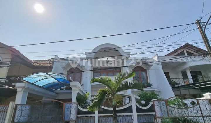 Rumah 2 Lantai Area Bintaro Sektor 3 Siap Huni