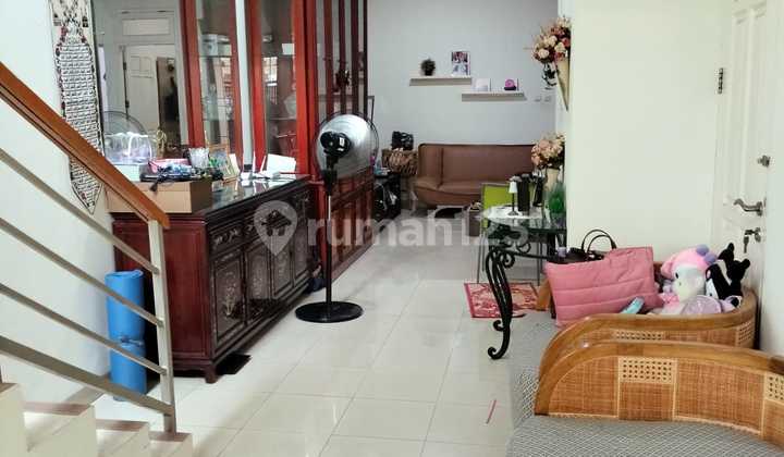 2-Story House in Kejaksaan Squad Area, Near Joglo 2-Story House in Kejaksaan Squad Area, Near Joglo