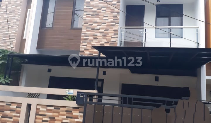 Rumah 2 Lantai Area Kejaksaan Dekat Tol Joglo Rumah 2 Lantai Area Kejaksaan Dekat Tol Joglo