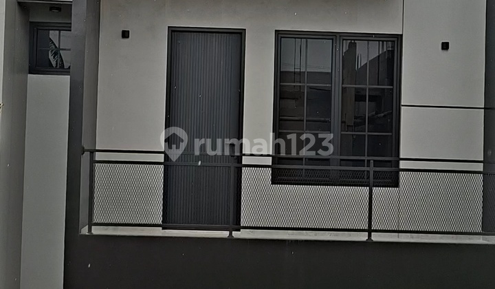 2-Story House in Ciledug Area Near Uhamka Medical School 2