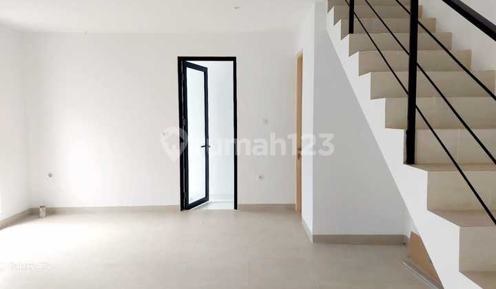 Rumah 2 Lantai Area Ciputat Dekat Bintaro Exchange